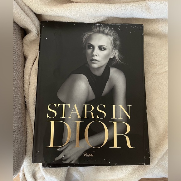 Trio of luxury fashion Books Chanel, Dior, & Jimmy Choo. - Picture 3 of 6